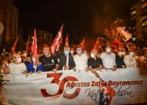 Adana’da on binler 30 Ağustos Zafer Bayramı’nı büyük coşkuyla kutladı