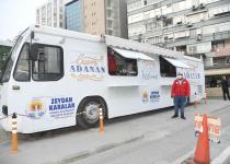 İftara yetişemeyenlere ve yolda olanlara Büyükşehir’den sıcak çorba ikramı