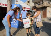 Okulları dezenfekte, öğrencilere hediye…