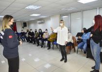 Büyükşehir çalışanlarına işaret dili eğitimi...