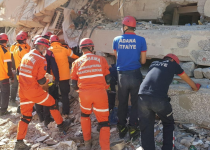 Büyükşehir ekibi enkaz başında yoğun çalışıyor