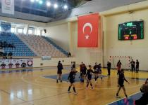 Hentbol maçında “Kadına yönelik şiddete karşı altı sıfır savunma.”