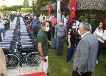 300 engelli vatandaşa akülü ve manuel tekerlekli sandalye