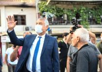 Başkan Zeydan Karalar, halkın içinden çıkmıyor