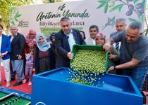 Karaisalı’nın 9 Mahallesinde Kullanılacak Zeytin Boylama Makinesi Dağıtımı Yapıldı