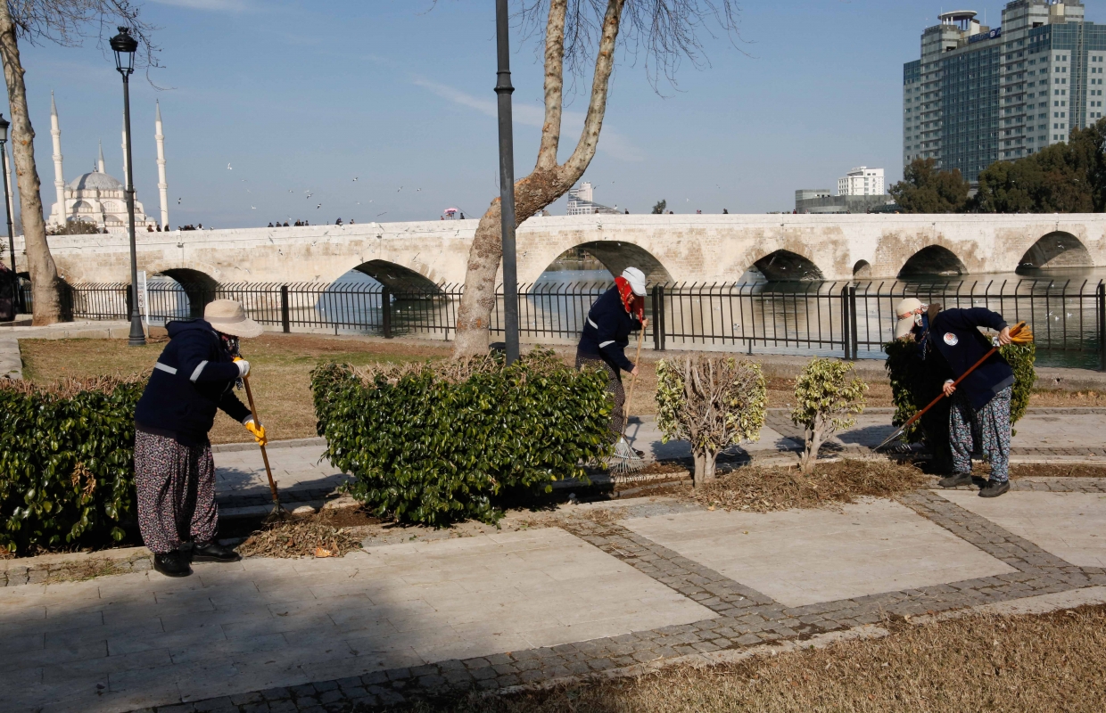 Büyükşehir çalışıyor, Adana güzelleşiyor