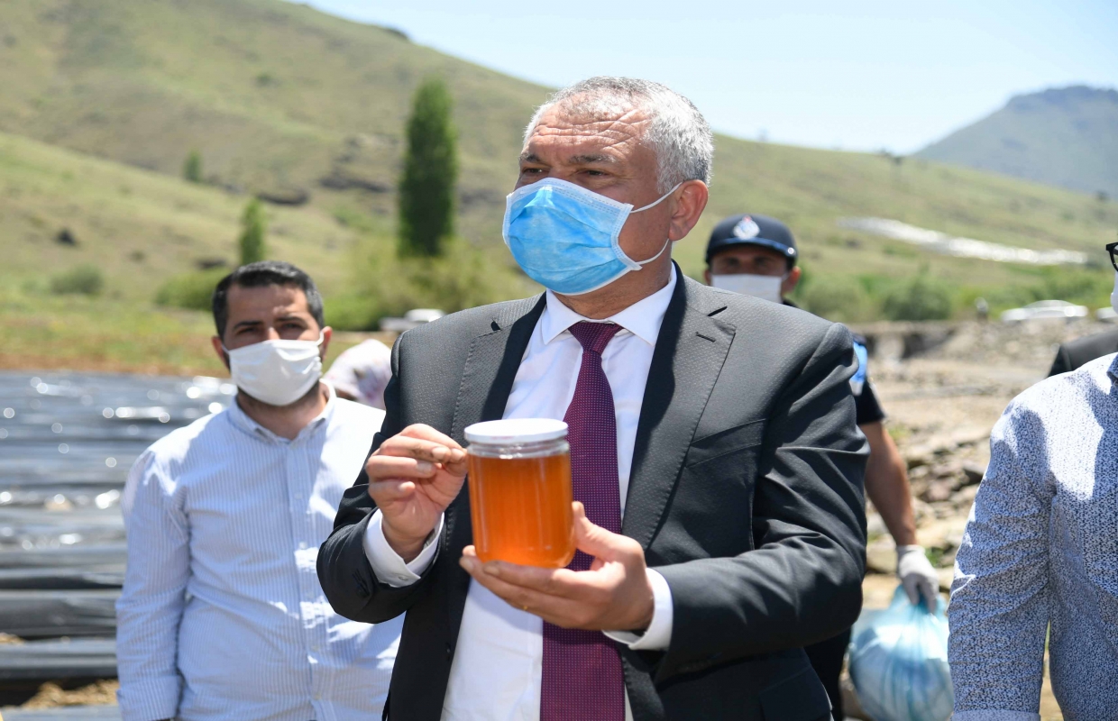 Çiftçiler Günü’nde üreticiye 600 bin çilek fidesi dağıtıldı